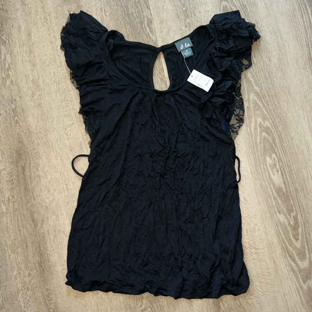 Black ruffled top size S